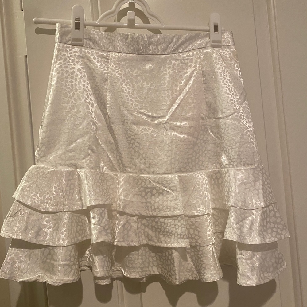 Beginning Boutique skirt - Picture 1 of 4